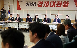 '정책투쟁' 본격 시동…한국당 '대안정당' 발돋움