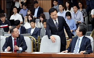 바른미래 여성당원들 "이찬열 징계위 회부, 손학규도 사퇴하라"