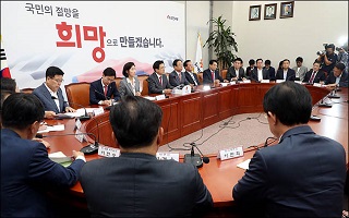 홍문종 탈당에도 미동 없는 한국당