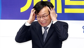 "또 회전문 인사"…靑 '경제라인' 임기 1년도 못채우고 교체