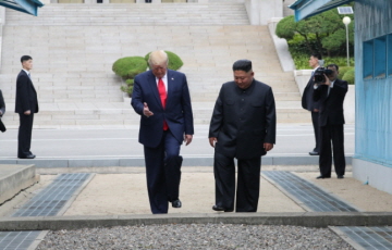 트럼프, 김정은 거론…“핵실험 하던 사람은 없어, 날 만나 행복”