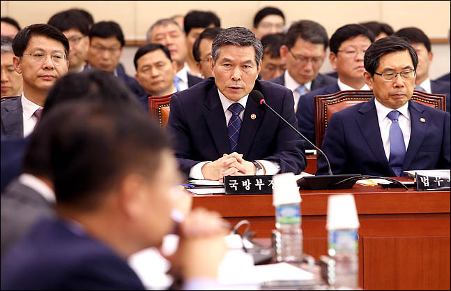 정경두 국방장관 "김원봉, 국군 뿌리로 인정하지 않는다" 