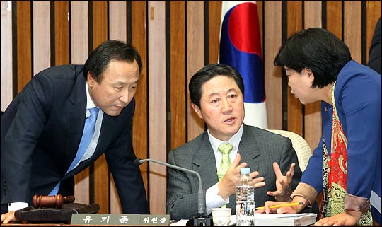 '친박 프레임' 씌우는 박지원 향해 유기준 "평화당이나 챙기라" 직격탄