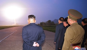 北 나흘만에 미사일 2발…靑 "한미훈련 대응 무력시위"