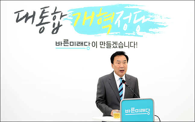 '손학규 선언' 통해 안철수·유승민에 내민 孫…반응은 '글쎄'