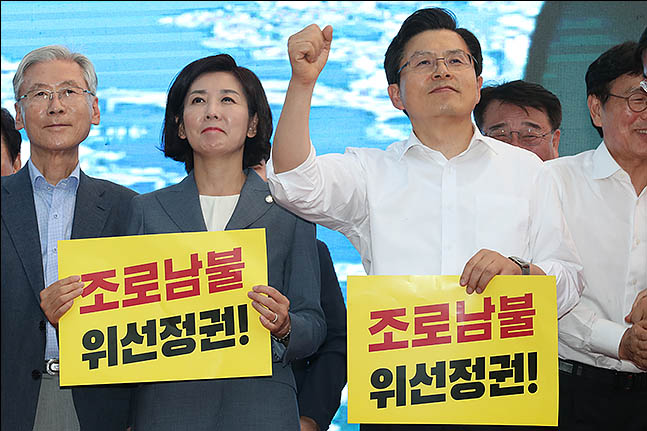 [부울경 장외집회-종합] 2만 시민 모여 "마!"…조국, 고향서 '비토'