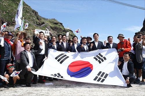 日관방, 韓국회의원들 독도 방문에 "도저히 못 받아들여"