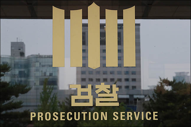 검찰, 14일 새벽 인천공항서 '조국 가족펀드' 5촌 조카 체포