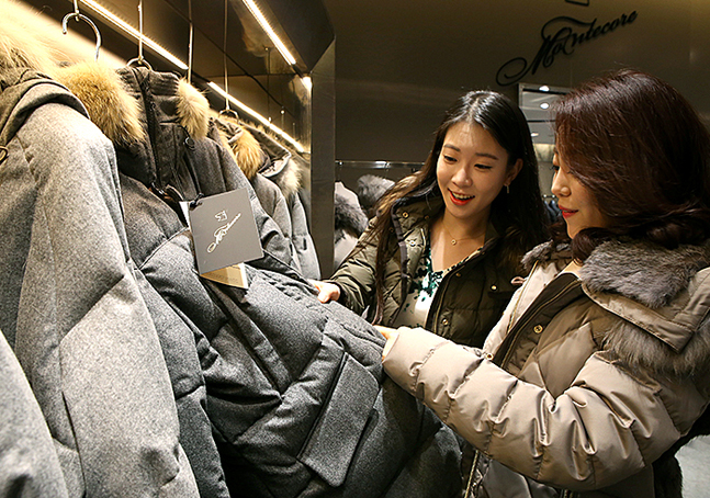 현대백화점, '겨울 상품 특가전'…이월 상품 최대 60% 할인 