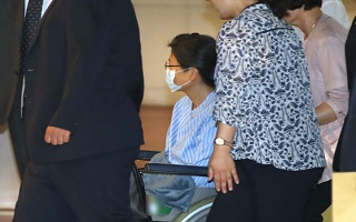 박근혜 전 대통령, 구속 900일 만에 외출…수술차 일반병원 입원