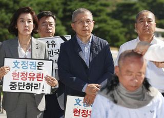 불붙는 한국당 '릴레이 삭발 투쟁'…황교안 이어 이주영·심재철 가세