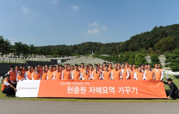 한화 방산계열사, 국군의 날 기념 현충원 묘역 정화 실시