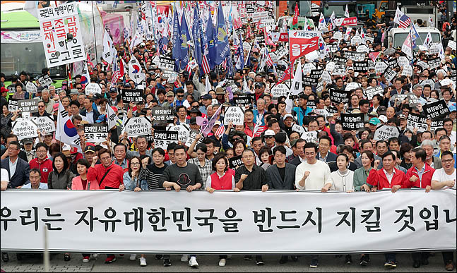 '文대통령 탄핵' 목소리, 한국당 일각서  '솔솔'