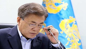 文국정지지도 44.4% 역대 최저…'조국 파장'에 국정동력 '뚝'