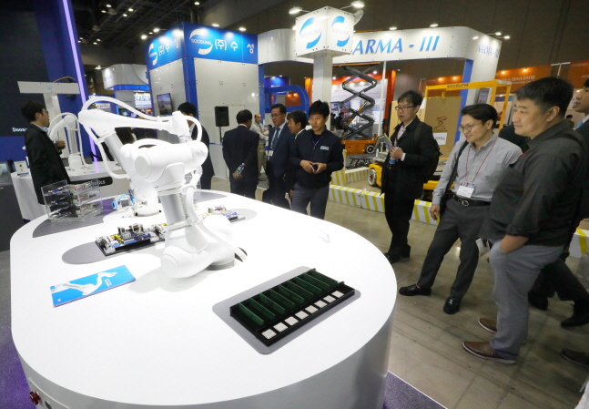 산업부, 국내 최대 로봇 전시회 ‘2019 로보월드’ 개막