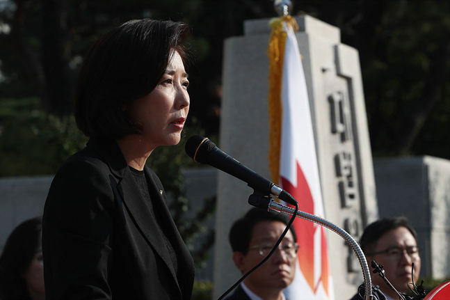 '살아있는 권력' 수사하던 검찰총장 의혹 보도?…정치권, 의구심 표명