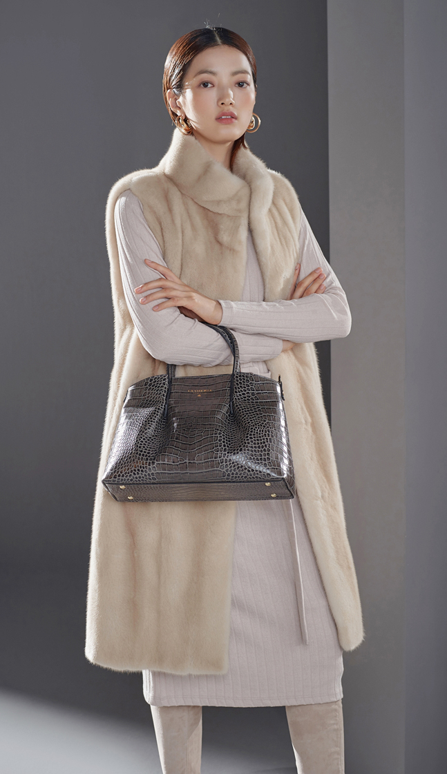 디자이너 이상봉과 손잡은 현대홈쇼핑 …“프리미엄 패션채널로 자리매김”