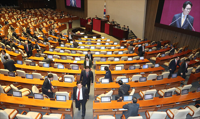 밀리고·빠지고…국회 연설에서 '설움' 겪는 소수정당