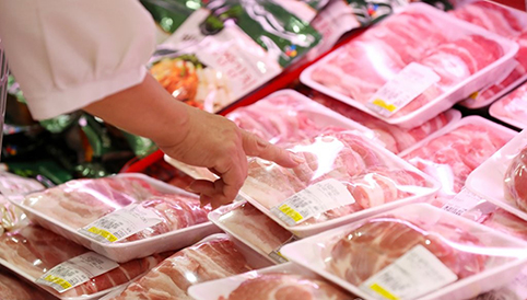 돼지고기 가격폭락에 소비도 급감…축산농가 ‘이중고’