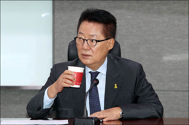 박지원 "유재수·김기현 의혹은 레임덕 시작…제2국정원 댓글 사건 연상" 