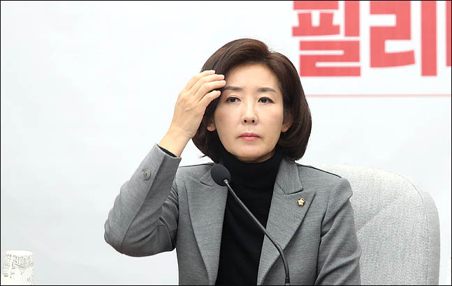 임기 만료 앞둔 나경원 "금명간 재신임 여부 의견 모을 것"