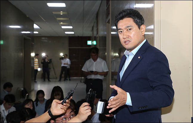 오신환 "민주당, 개혁팔이 중단하고 선거법 원안 표결하라"