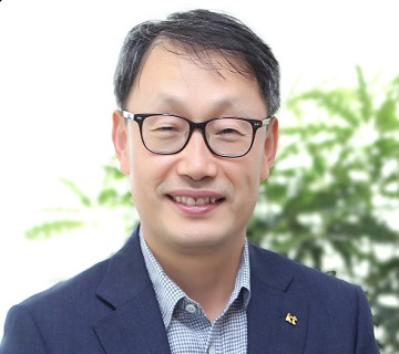KT 차기 CEO는 30년 ‘KT맨’ 구현모…“꼼꼼한 성격에 脫권위주의자”(종합)
