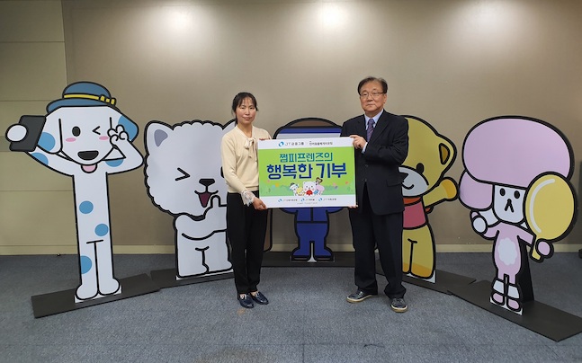 J 트러스트 그룹, 반려견 단체에 '동물매개치료 봉사' 기부금 전달