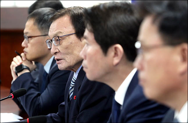 與 "예산안·선거법·공수처법 처리 상황 채증해 한국당 의원 고발"
