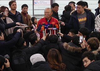 [기자의 눈] 김학범호 위대한 도전이 ‘박항서 열풍’에 가려지나