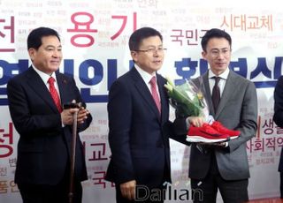 한국당, 총선준비 박차…통합 '급물살'·인재영입 '착착'