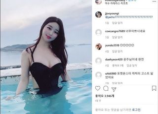 ‘미스 맥심’ 김나정 아나운서, 청순 글래머 수영복 샷