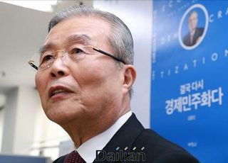 민주·한국 싸잡아 비판한 김종인, 제3지대 역할 맡을까