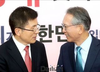 한국당 공천 '칼자루' 쥔 김형오, 칼끝은 어디로