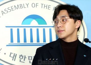 '제2의 조국 사태 될라'…與, 영입 인재 '미투' 의혹에 '선 긋기' 모드