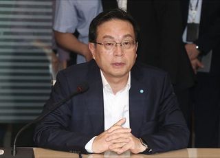 손태승, '법리 다툼 승산있다'…우리금융 회장 연임 재시동