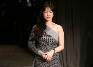 '송혜교-서경덕, 뉴욕 브루클린 미술관에 한글 안내서 기증