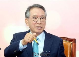 김형오, 홍준표·김병준에 연락…'지도급' 전략 재배치 '시동'