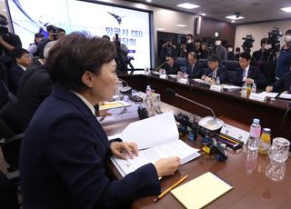&lt;포토&gt; 항공사 CEO 간담회 주재하는 김현미 국토부 장관