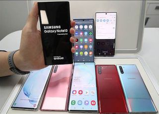 삼성폰, 지난해 3억대 팔려…글로벌 점유율 ‘1위’