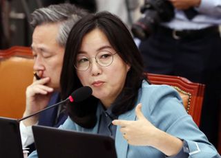 박근혜 옥중편지에 민주당 "朴, 총선에 적극 개입하겠다고 선언한 것"