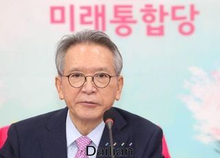 '친박 군소신당'에 백기투항 통첩…조원진 지역구에 김용판 단수공천