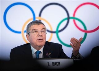 IOC 바흐 위원장 “다른 시나리오도”...힘 받는 연기론