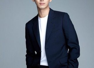 하나은행, 새 광고모델에 배우 김수현 