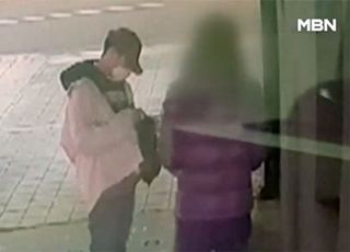 휘성 약물 직거래 CCTV 공개…목격자 "말 이해 못하고 경련"