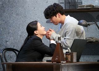 연극 '언체인' 프리뷰 공연 성황…돌아온 명품 2인극