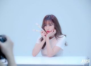 [D:FOCUS] 전효성, ‘상큼함’ 치사량 초과…광고 비하인드 컷 공개