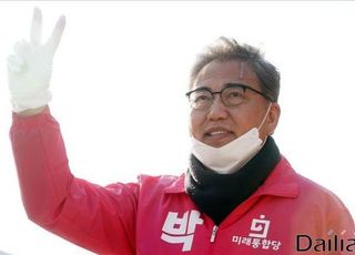 [총선2020] 박진, 8년만의 국회 복귀…'종로 3선 출신'의 관록 발휘