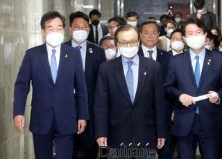 민주당 당선자 분석해보니…코어는 586운동권, 외피는 엘리트계층