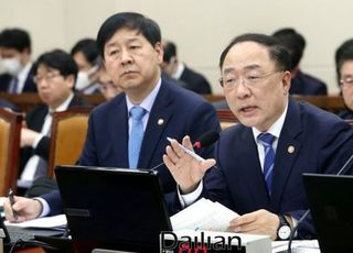 홍남기vs민주당 ‘재난지원금’ 갈등…野, 수정안 요구하며 진의파악
